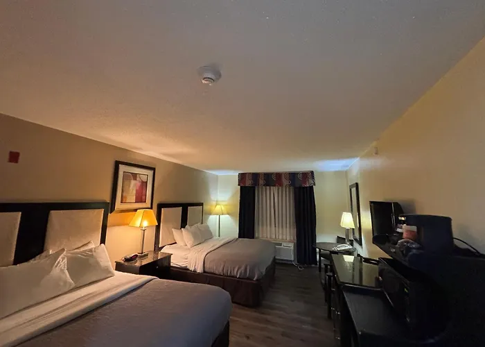 Quality Inn & Suites Woodstock Near Lake Geneva