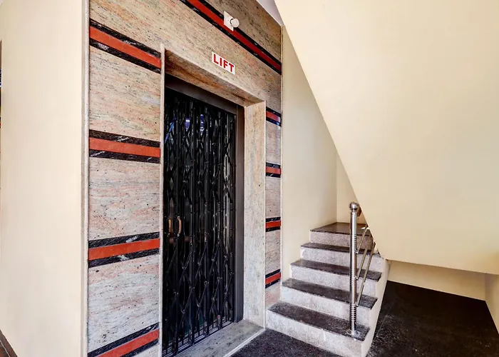Sri Sakthi Home Stay - Unstained Bed Sheets- Powerful Ac - Fast Wifi - Water Purifier - Spotless Bathrooms- No Cockroaches- Dust Free Rooms- Luxury Mattress- Refrigerator- Cozy Ambience- 24 Hours Hot Water- Washing Machine