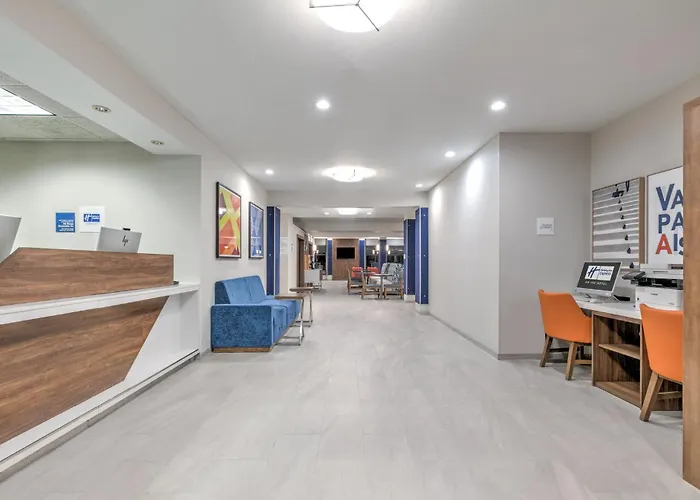 Holiday Inn Express Hotel And Suites Valparaiso By Ihg
