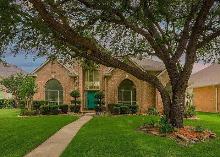 Luxurious Home W Cinema Room & Private Pool