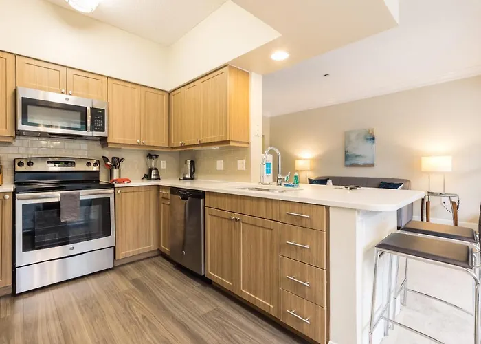 Spacious Apt With Private Balcony