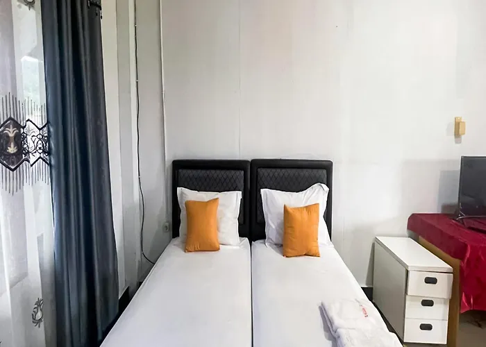 Reddoorz Near Salib Kasih Tarutung