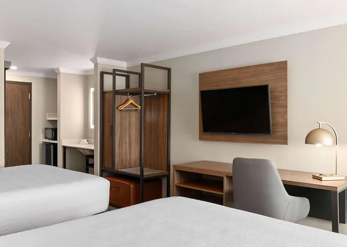 La Quinta Inn & Suites By Wyndham Yakima Downtown