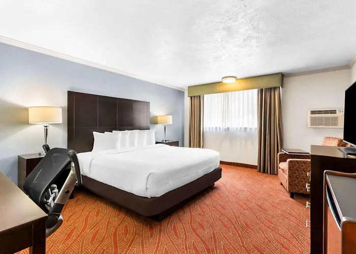 Best Western Plus Parkway Inn