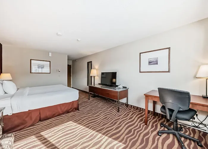 Invermere Inn & Suites