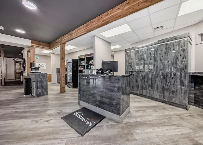 Invermere Inn & Suites