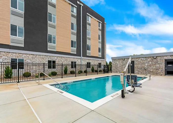 Everhome Suites Lexington - Horse Park