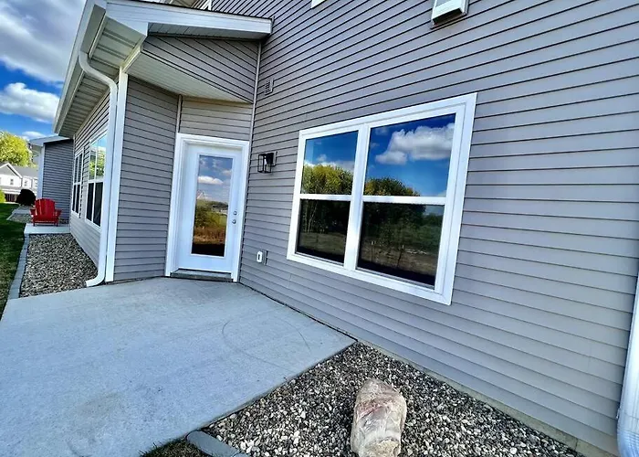 Cedar Falls Townhome - New Construction - 3 Kings!