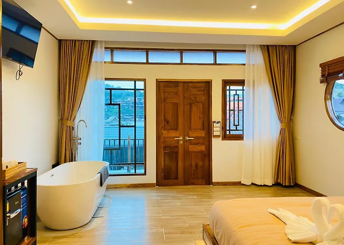 Fuhao Banrakthai บ้านรักไทย