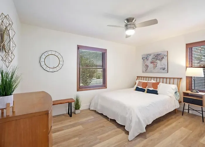 Coastal Palm Haven - With Hot Tub