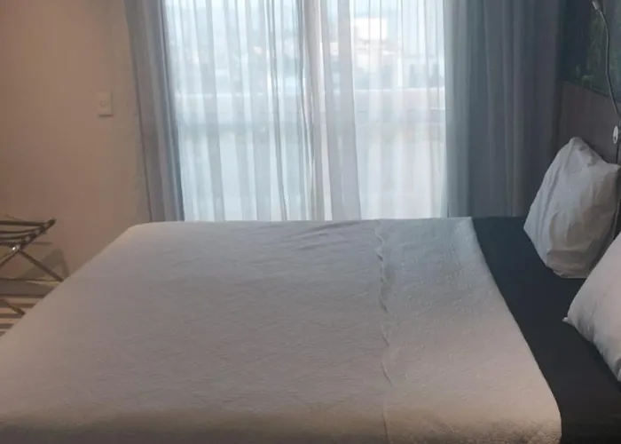 Flat com varanda, quarto de Morador Hotel 1112