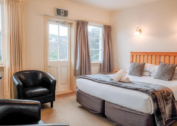 The Grand Hotel & Bar - Akaroa