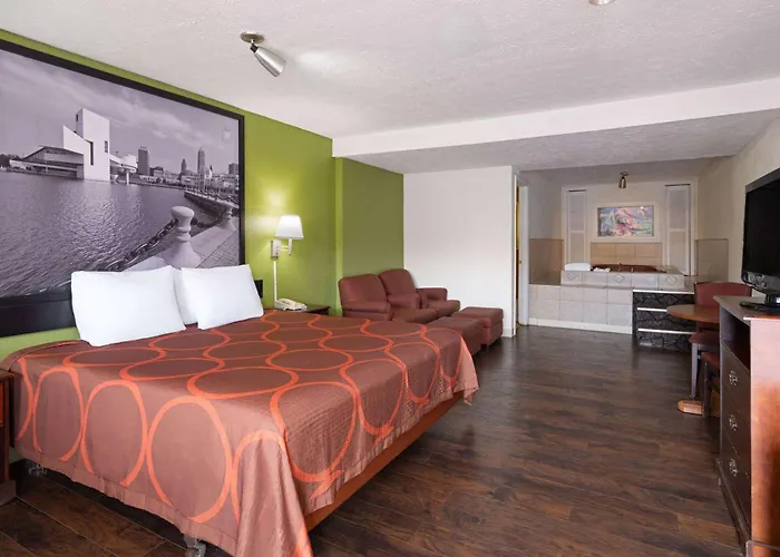 Super 8 By Wyndham Youngstown Girard