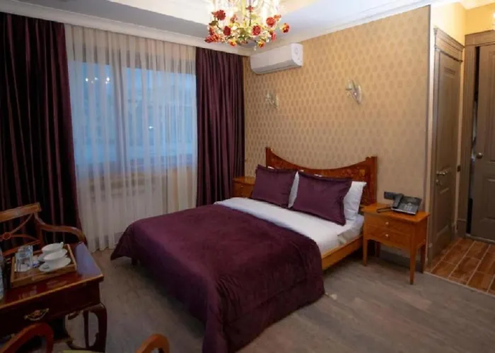 West Inn Hotel & Restaurant
