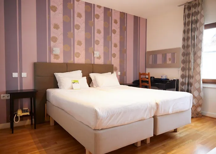 Le Divona Hotel & Bar "Au Coeur De Divonne-Les-Bains"