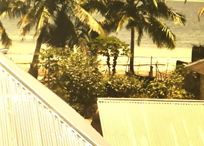 Uroa Hide Away