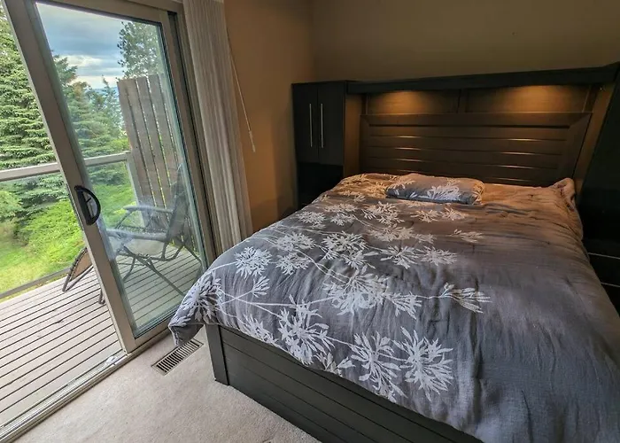 Spacious West Kelowna Home That Is Great For Family, Friends, Or Business Trip!