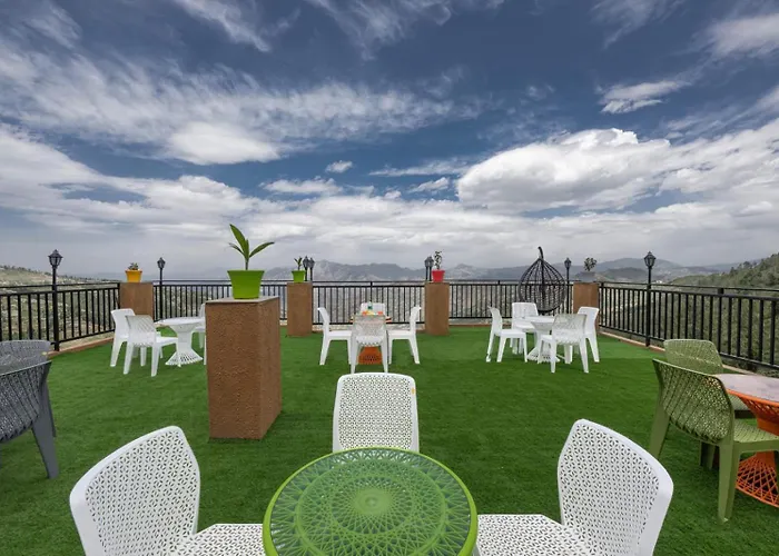 The Mountains Breeze Retreat I Couple Friendly I Balcony I Charvi Retreat I Kufri By Exotic Stays