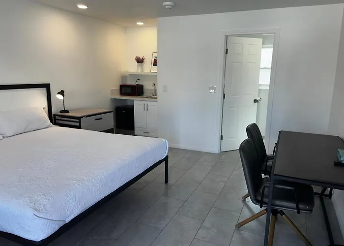 Boulder City Inn