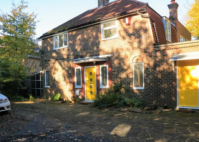The Laurels - Wifi, Parking, 4 Bedrooms, Gatwick