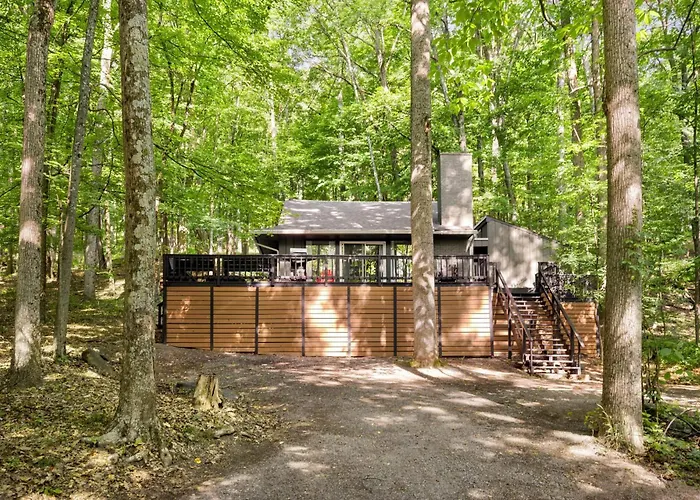 Cozy Cabin W Hot Tub & Wraparound Deck