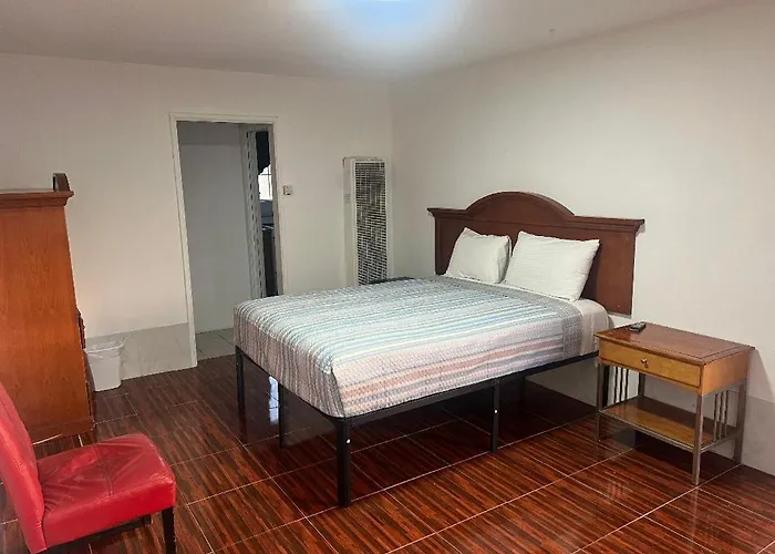 Silver Sands Motel