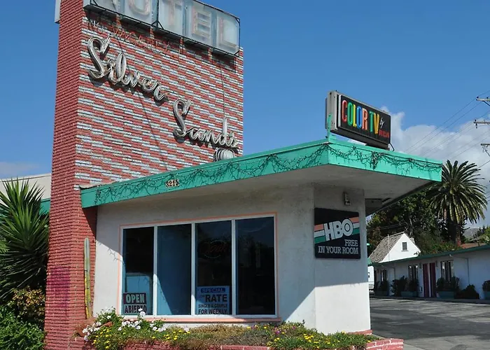 Silver Sands Motel