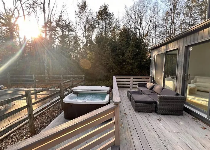Luxury Woodstock Retreat Hot Tub And Heated Pool