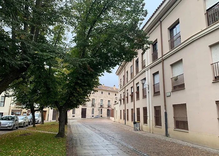 Junto a la Catedral, con parking privado gratis
