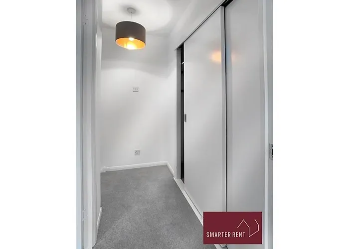 Bracknell - 1 Bedroom House - Parking