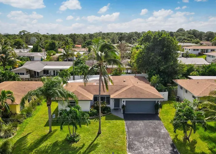 3Br 2Ba Heated Pool Home Pool Table Great Location