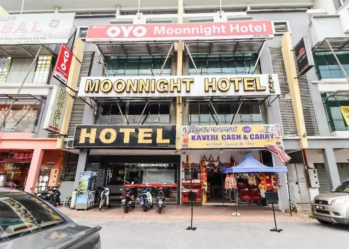Moon Night Hotel Batu Caves