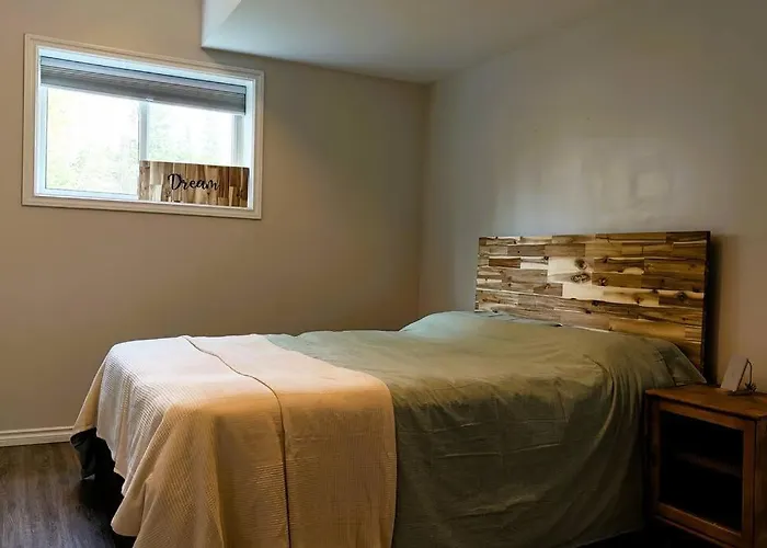 Central Thunder Bay Retreat