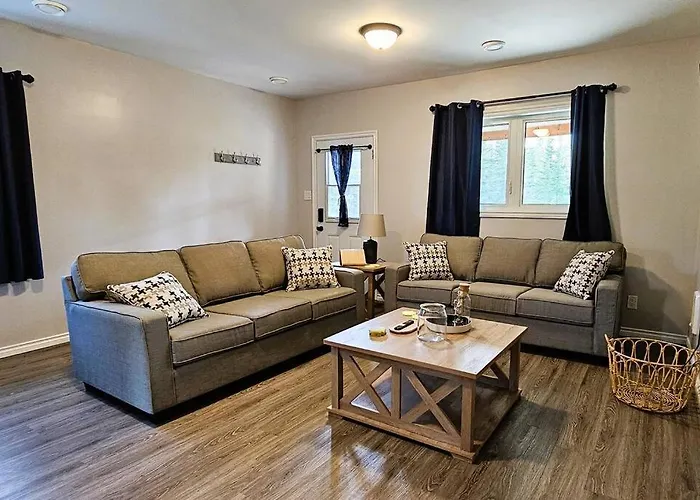 Central Thunder Bay Retreat