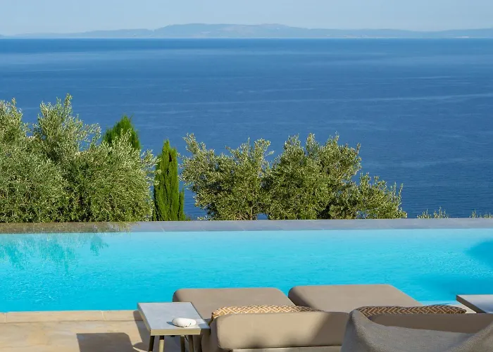 Bassa Maina Villas & Suites