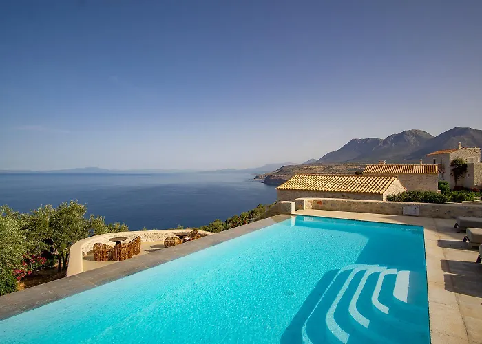 Bassa Maina Villas & Suites