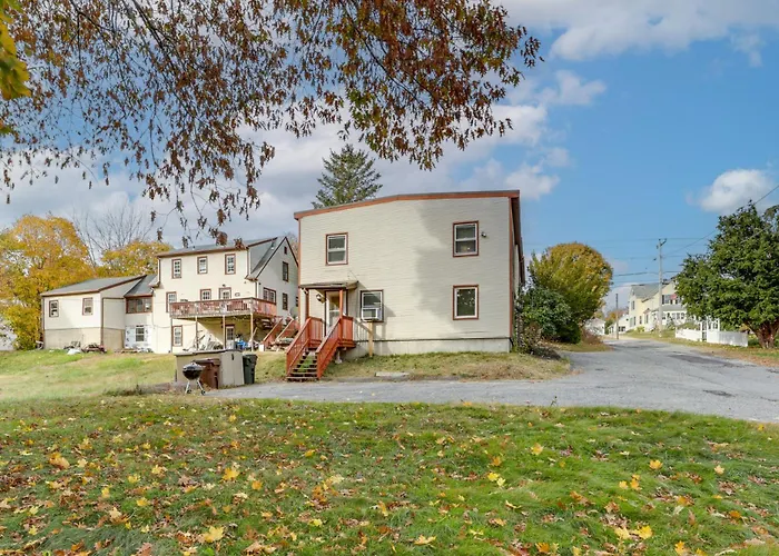 5 Mi To To Downtown Worcester: Quiet Townhome