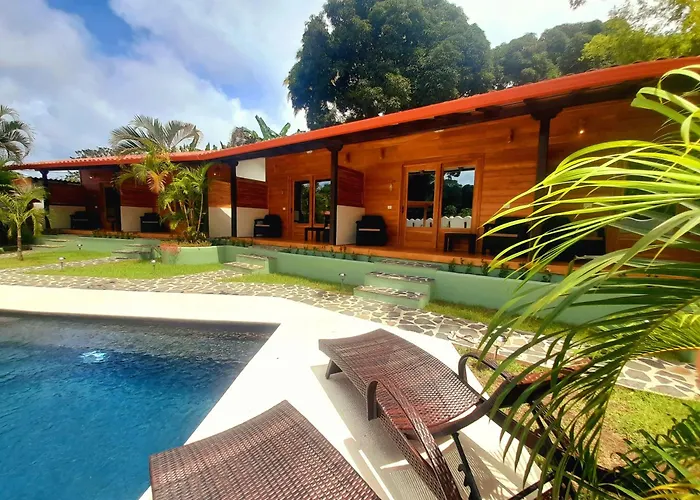 Tiki Lodge Hotel De Charme