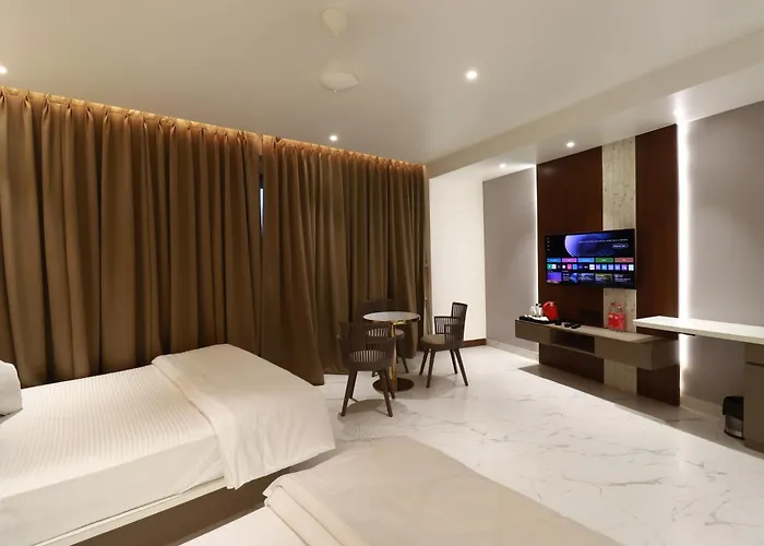 Hotel Lemore Stay & Dine