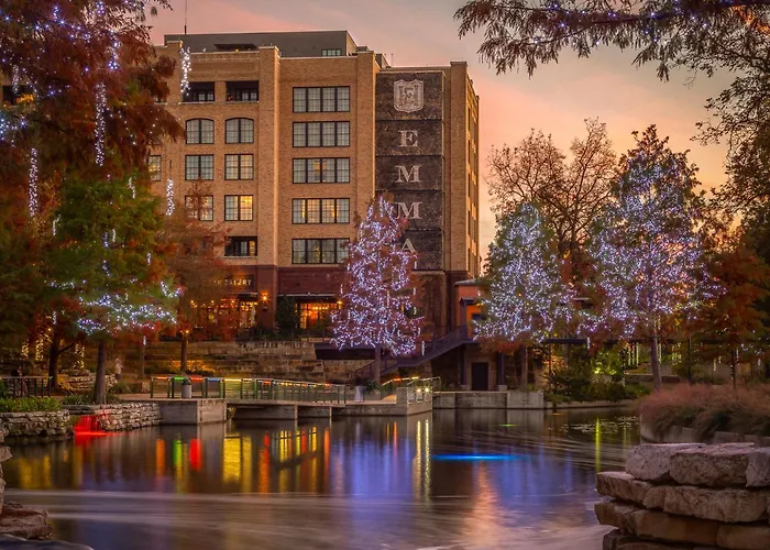 Hotel Emma At Pearl On The Riverwalk