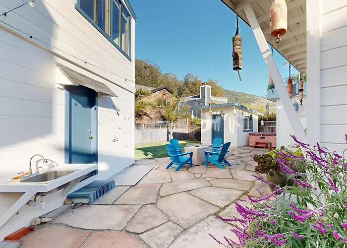 Stroll To Shore: Stinson Beach Gem W/ Hot Tub