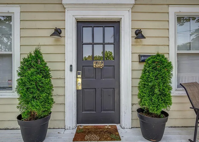 Charming Edwardsville Home: Walk To Downtown!