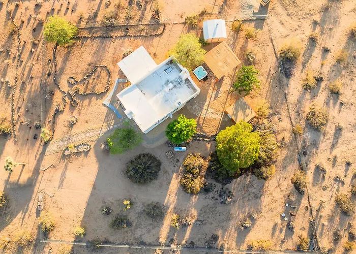 Hot Tub Stargazing From A Gorgeous Desert Retreat