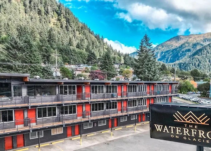 Waterfront On Glacier
