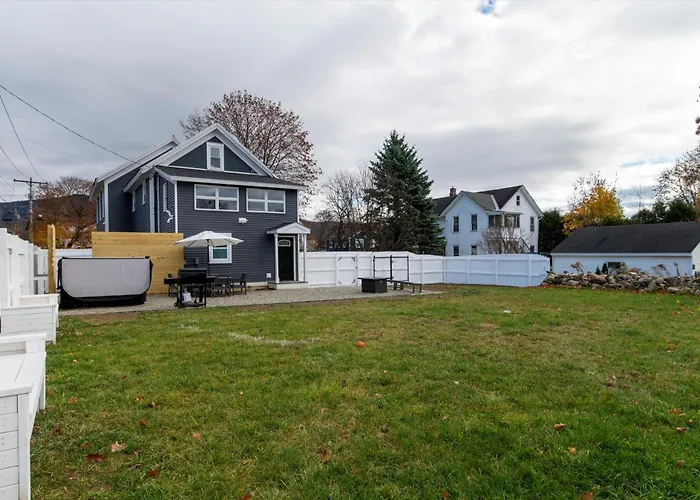 Updated Family-Sized Home In Heart Of Rutland, Near Slopes, Ev Level 2, Hot Tub