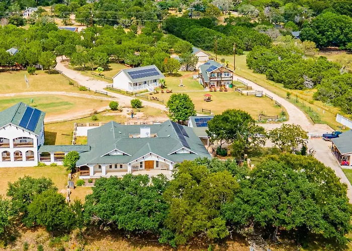 Casa Blanca In Texas Hill Country