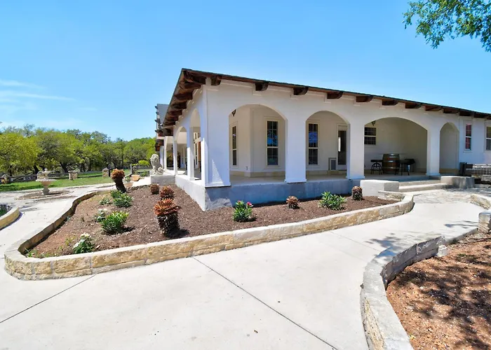 Casa Blanca In Texas Hill Country