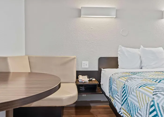 Motel 6-Ventura, CA - Beach