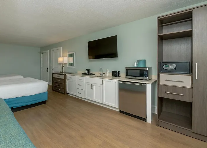 Commander Hotel & Suites