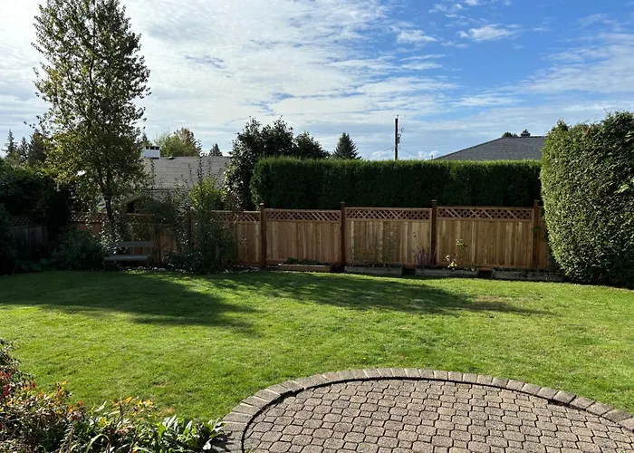 Large 2 Bedroom Private Suite !